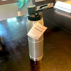 🆕 Silver HydraGear water bottle